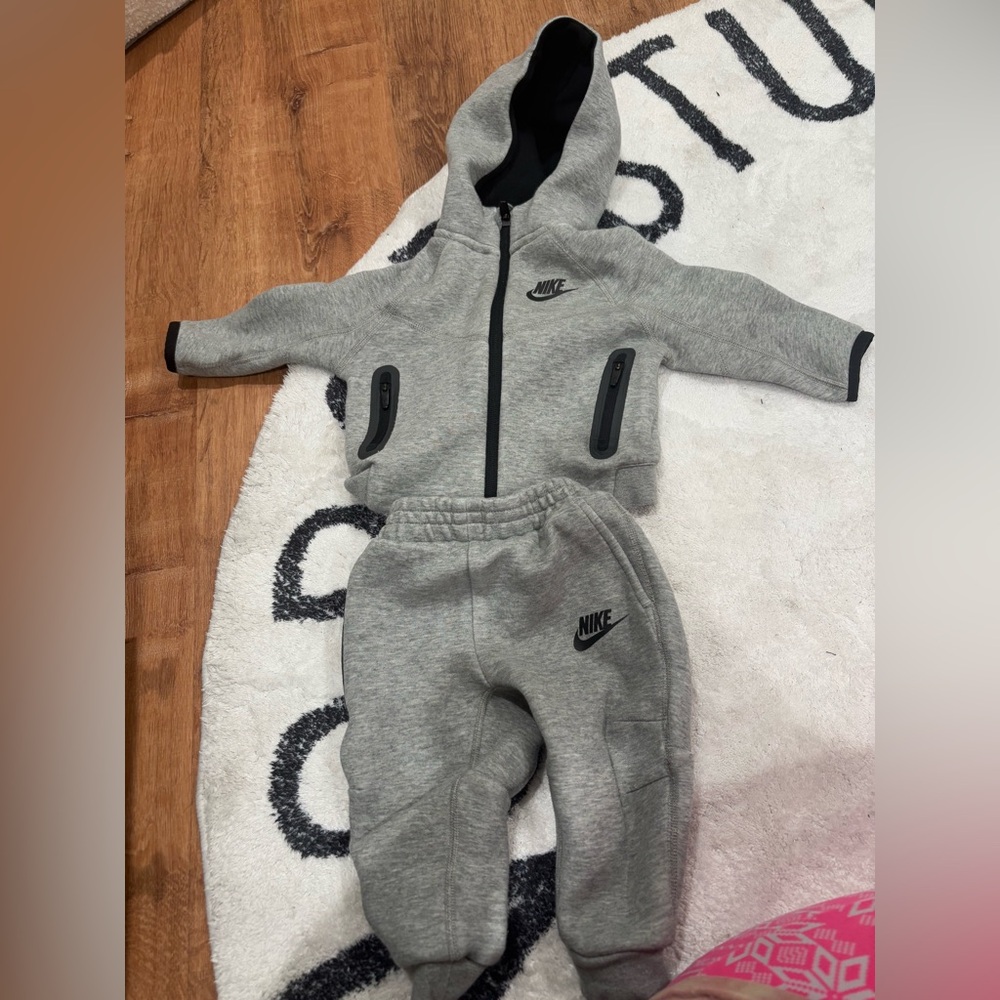 Baby Nike tech